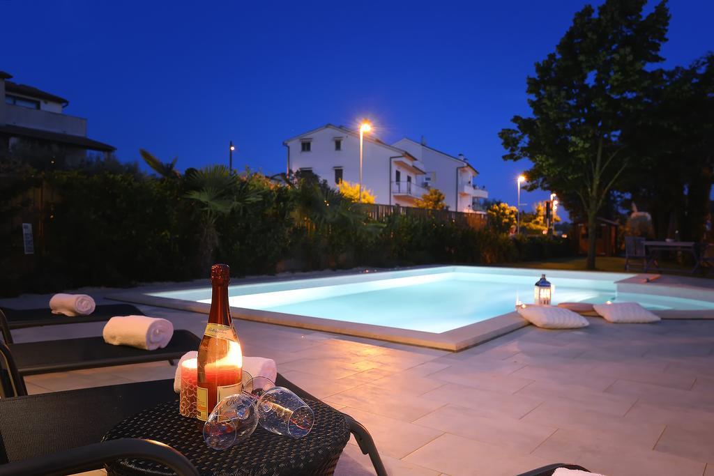 Villa Andrija Family Dream With Heated Pool At The Sea With Beautiful Garden, Outside Cinema And Kids Playground Fažana Extérieur photo