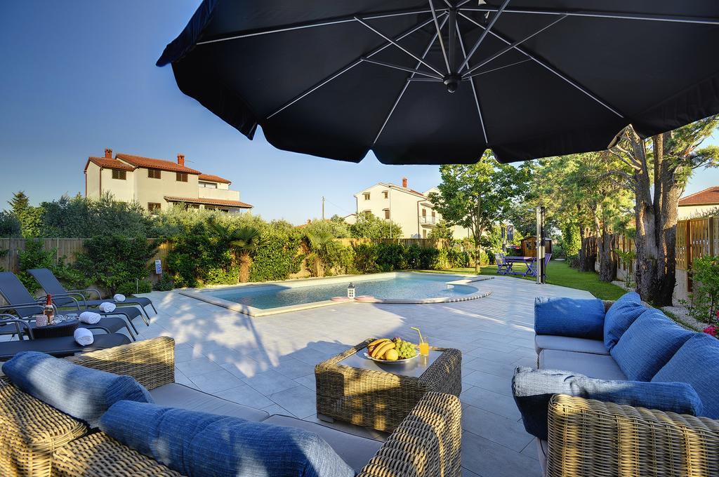 Villa Andrija Family Dream With Heated Pool At The Sea With Beautiful Garden, Outside Cinema And Kids Playground Fažana Extérieur photo