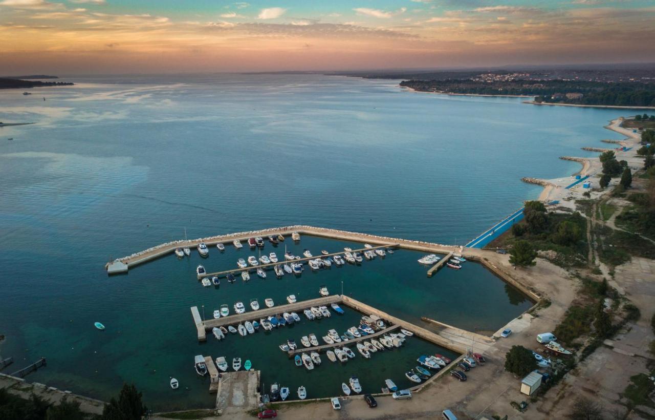 Villa Andrija Family Dream With Heated Pool At The Sea With Beautiful Garden, Outside Cinema And Kids Playground Fažana Extérieur photo