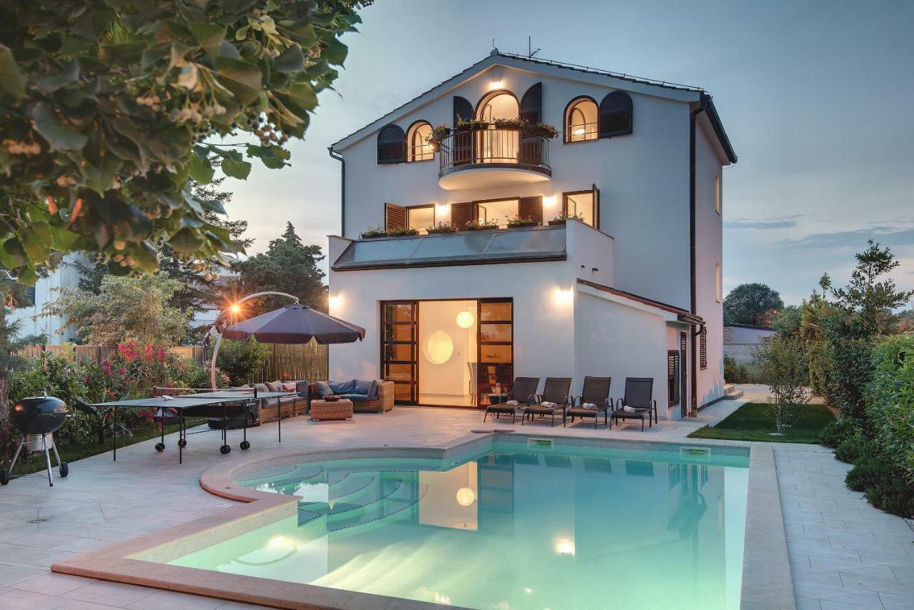 Villa Andrija Family Dream With Heated Pool At The Sea With Beautiful Garden, Outside Cinema And Kids Playground Fažana Extérieur photo