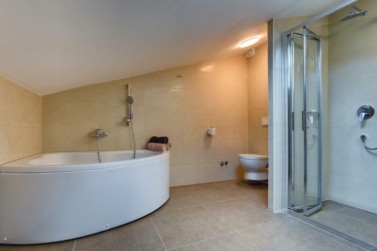 Villa Andrija Family Dream With Heated Pool At The Sea With Beautiful Garden, Outside Cinema And Kids Playground Fažana Extérieur photo