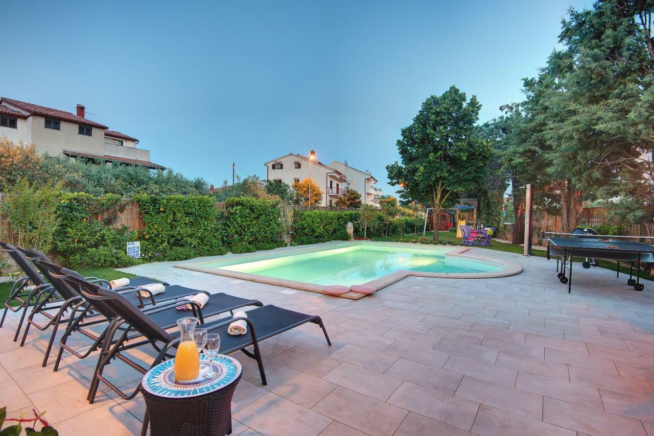 Villa Andrija Family Dream With Heated Pool At The Sea With Beautiful Garden, Outside Cinema And Kids Playground Fažana Extérieur photo