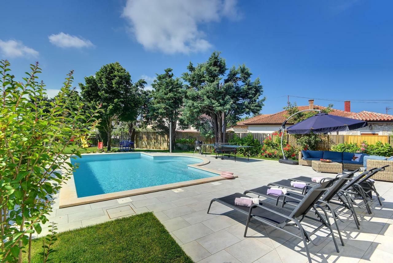 Villa Andrija Family Dream With Heated Pool At The Sea With Beautiful Garden, Outside Cinema And Kids Playground Fažana Extérieur photo