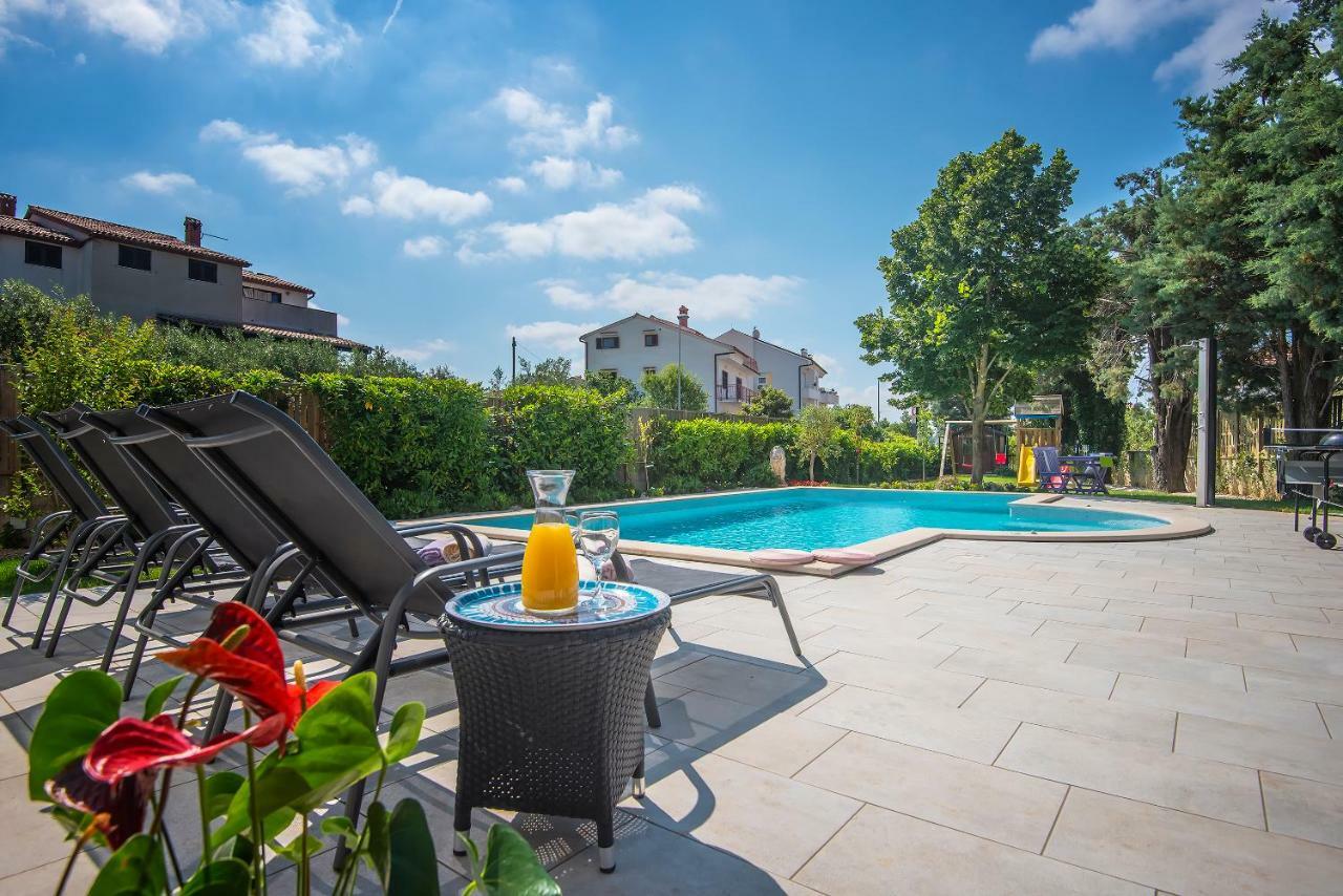 Villa Andrija Family Dream With Heated Pool At The Sea With Beautiful Garden, Outside Cinema And Kids Playground Fažana Extérieur photo