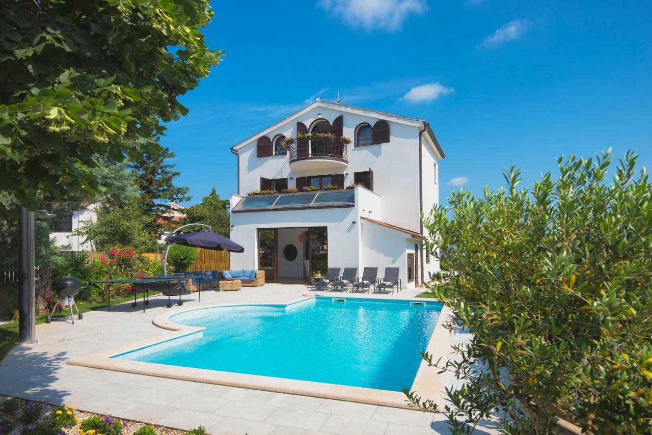 Villa Andrija Family Dream With Heated Pool At The Sea With Beautiful Garden, Outside Cinema And Kids Playground Fažana Extérieur photo