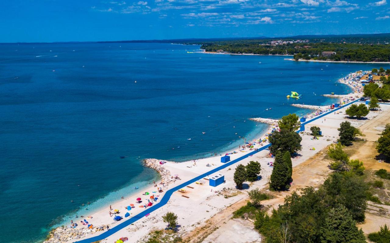 Villa Andrija Family Dream With Heated Pool At The Sea With Beautiful Garden, Outside Cinema And Kids Playground Fažana Extérieur photo